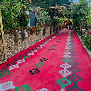 Te Bujtina - Cozy Garden Stay With Traditional Breakfast Near Beach Hotel